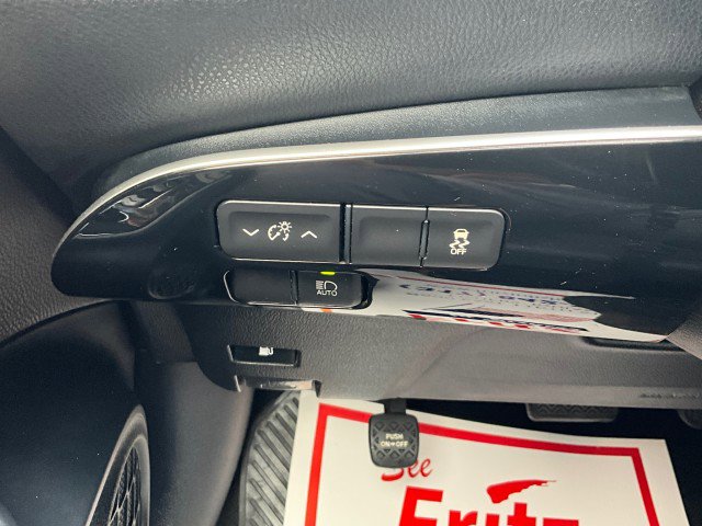 Used 2017 Toyota Prius Three Touring w/ Carpet Mat Package FWD image 4