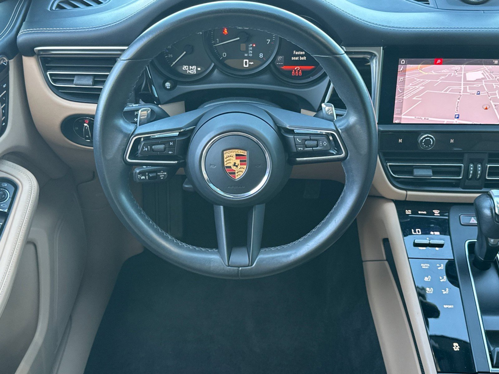 Certified 2023 Porsche Macan image 14