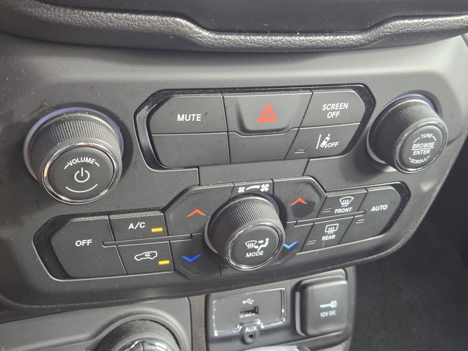 Used 2023 Jeep Renegade Trailhawk AWD/4WD image 28