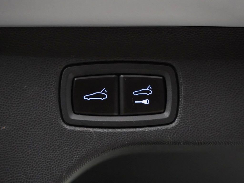 Certified 2025 Porsche Macan 4S Electric image 14