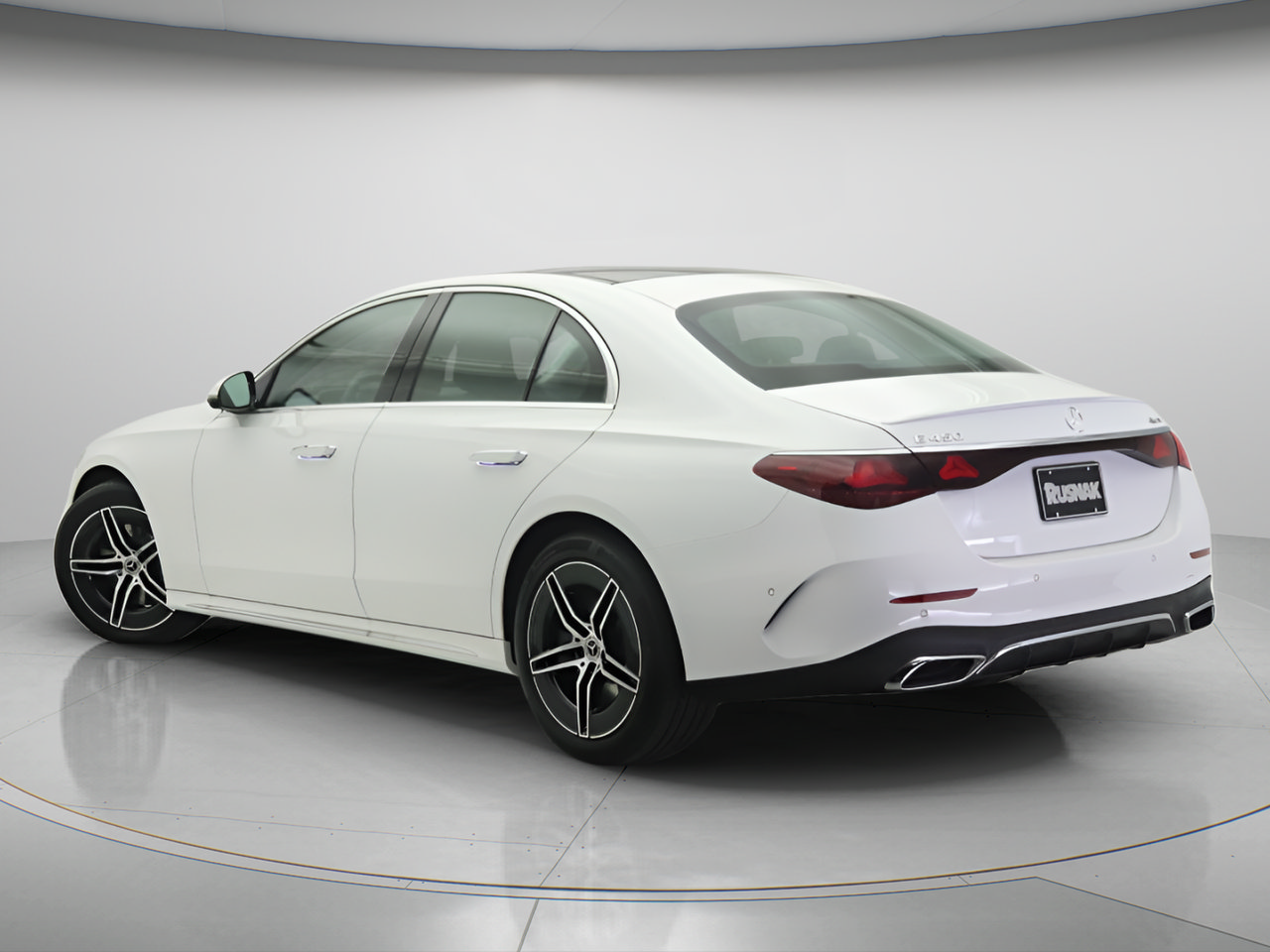 New 2026 Mercedes-Benz E 450 4MATIC Sedan image 3