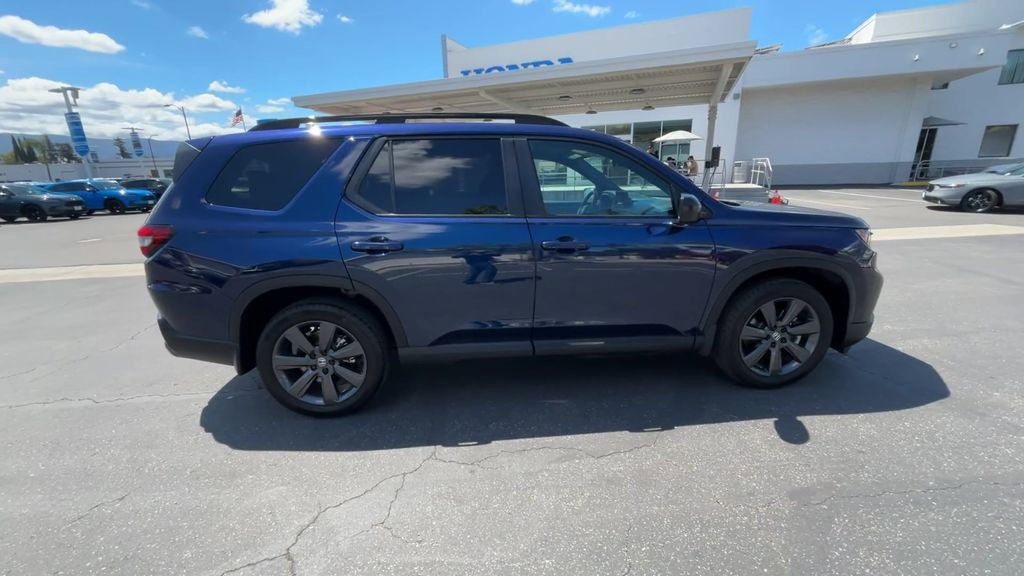Used 2025 Honda Pilot Sport image 9
