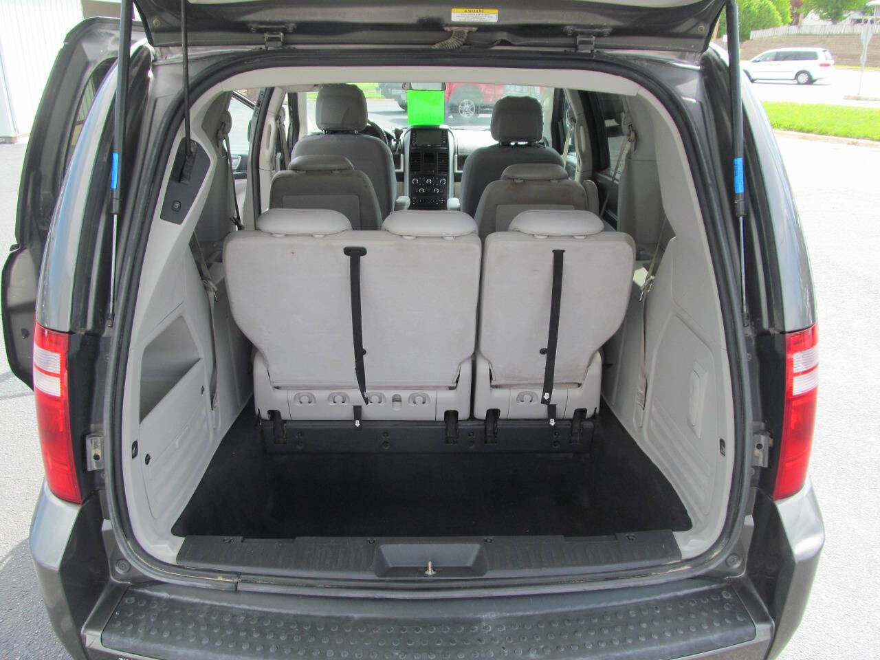 Used 2010 Dodge Grand Caravan SXT FWD image 18