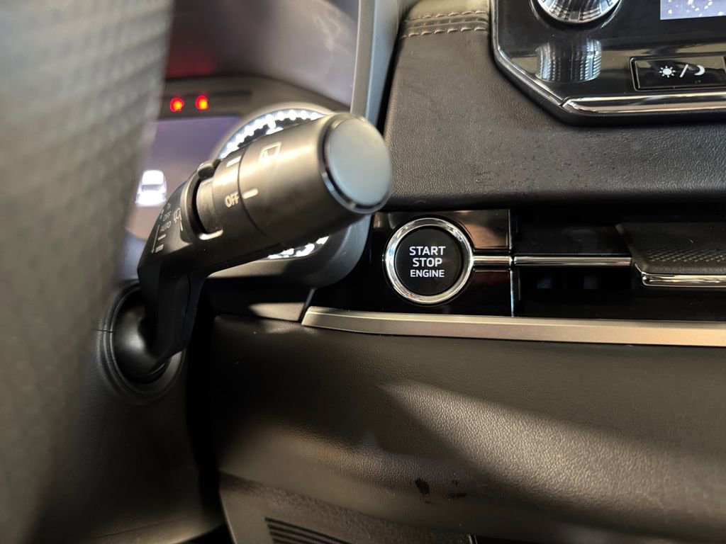 Used 2022 Mitsubishi Outlander SEL image 29