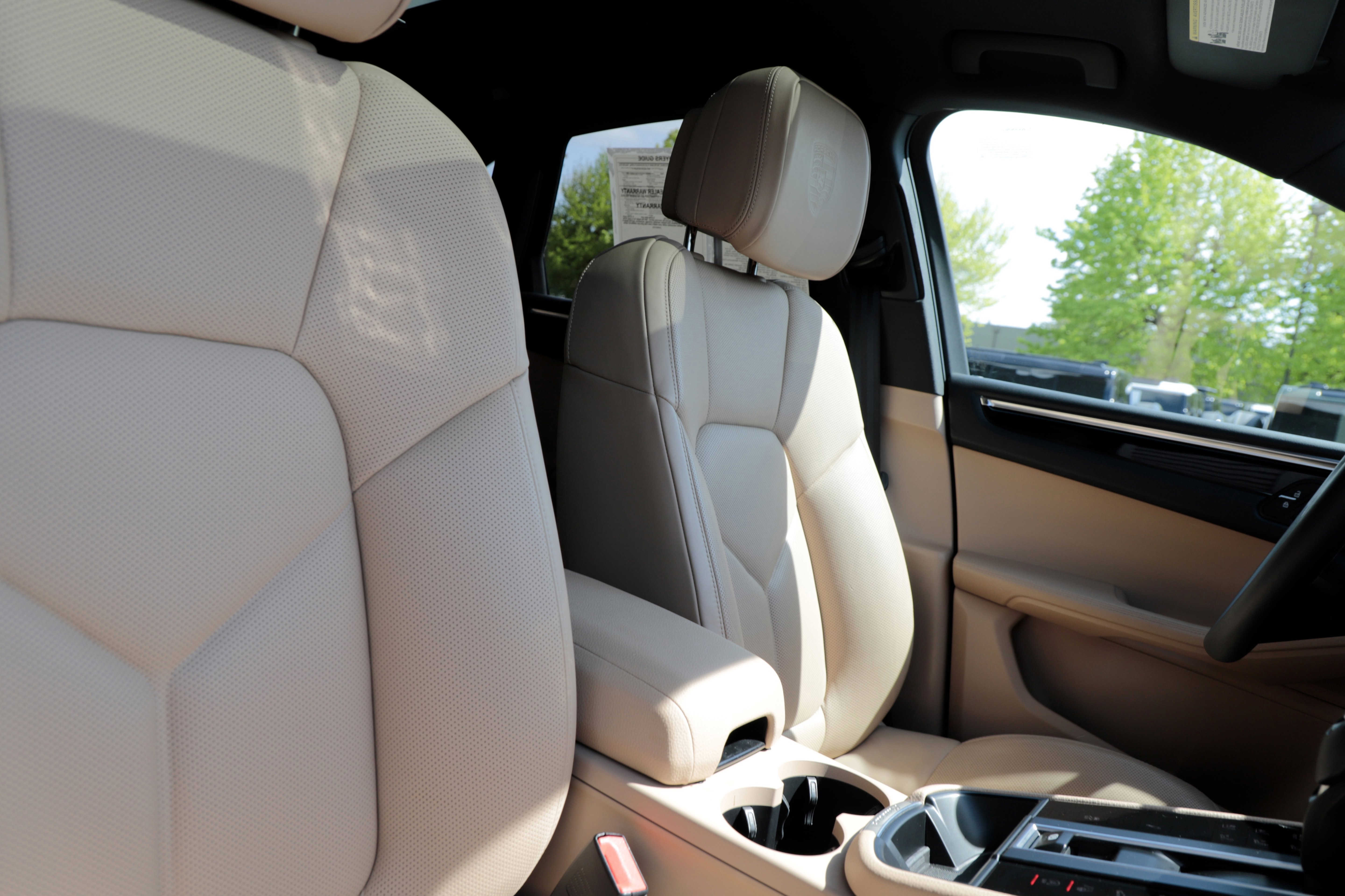Used 2025 Porsche Macan AWD/4WD image 11