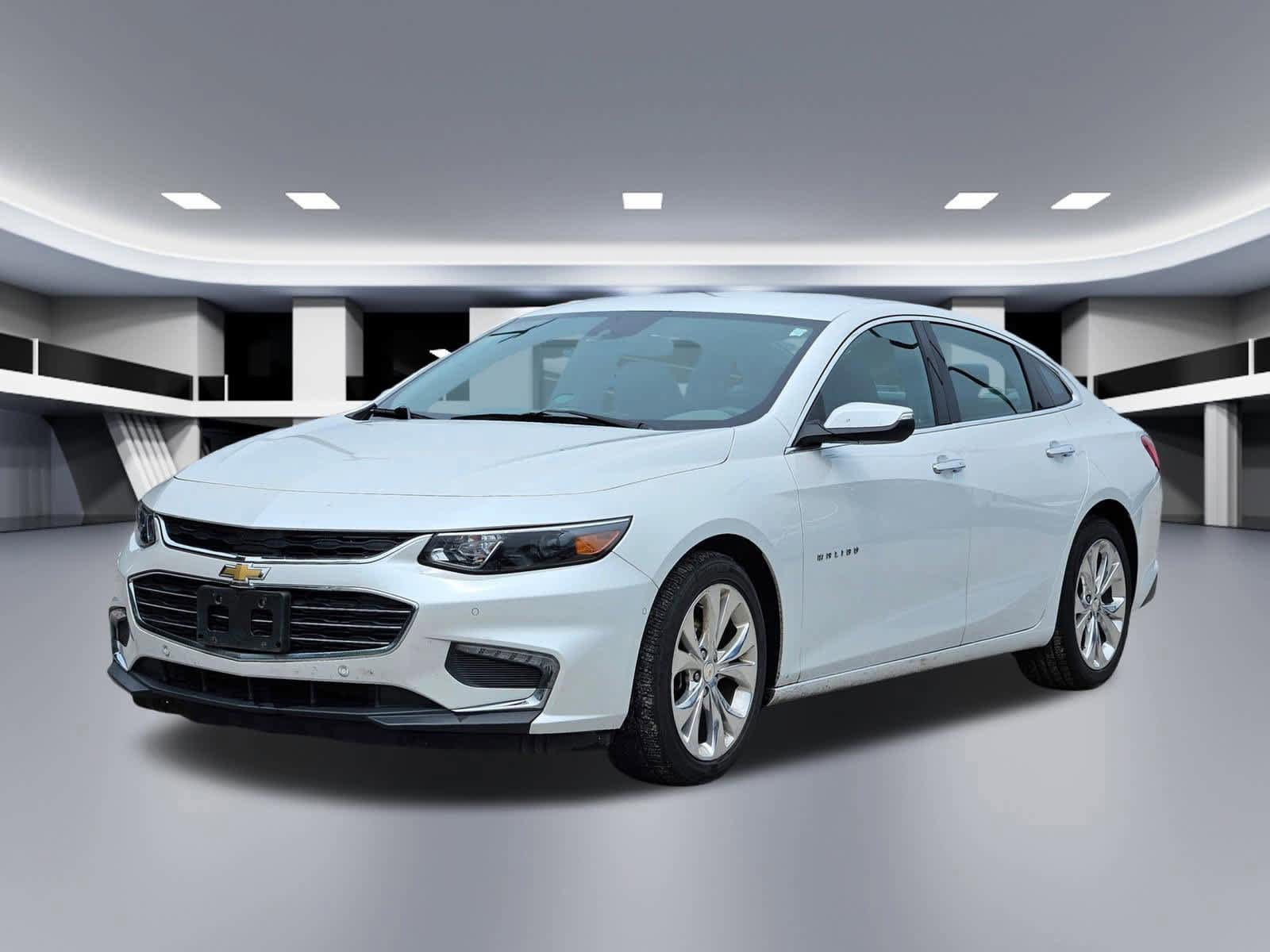 Used 2018 Chevrolet Malibu Premier w/ Driver Confidence Package FWD image 9