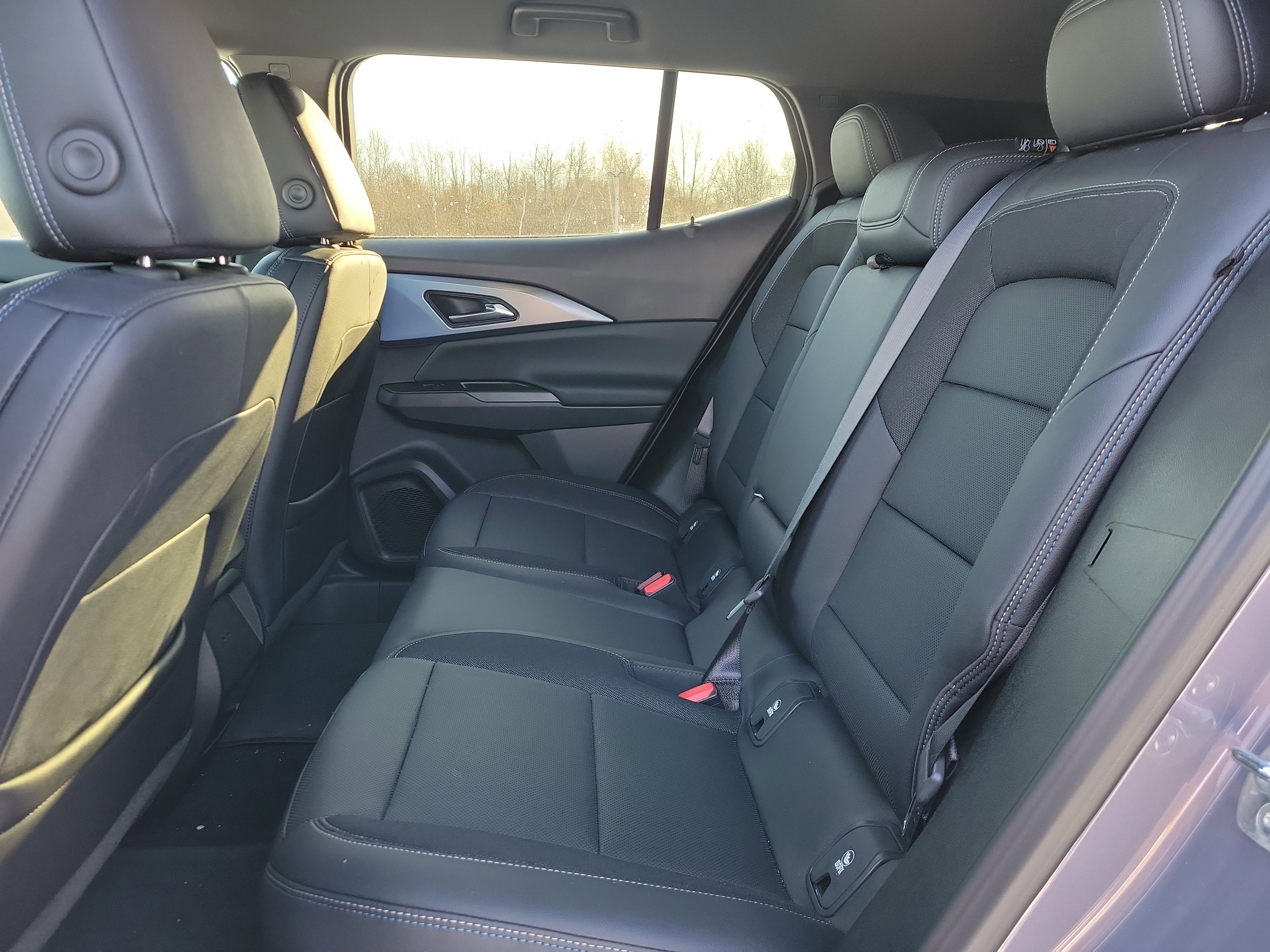 Used 2025 Chevrolet Equinox EV LT w/ Convenience Package image 16