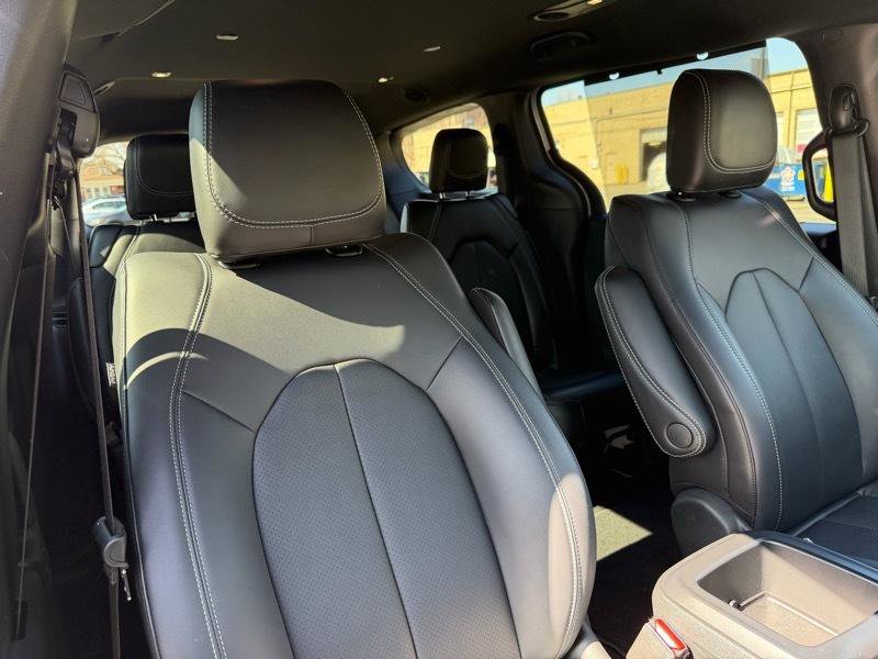 Used 2026 Chrysler Pacifica Select FWD image 22