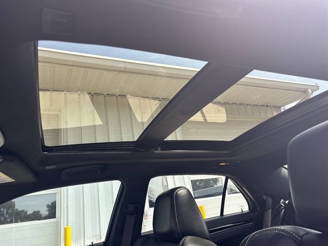 Used 2023 Chrysler 300 C RWD image 9