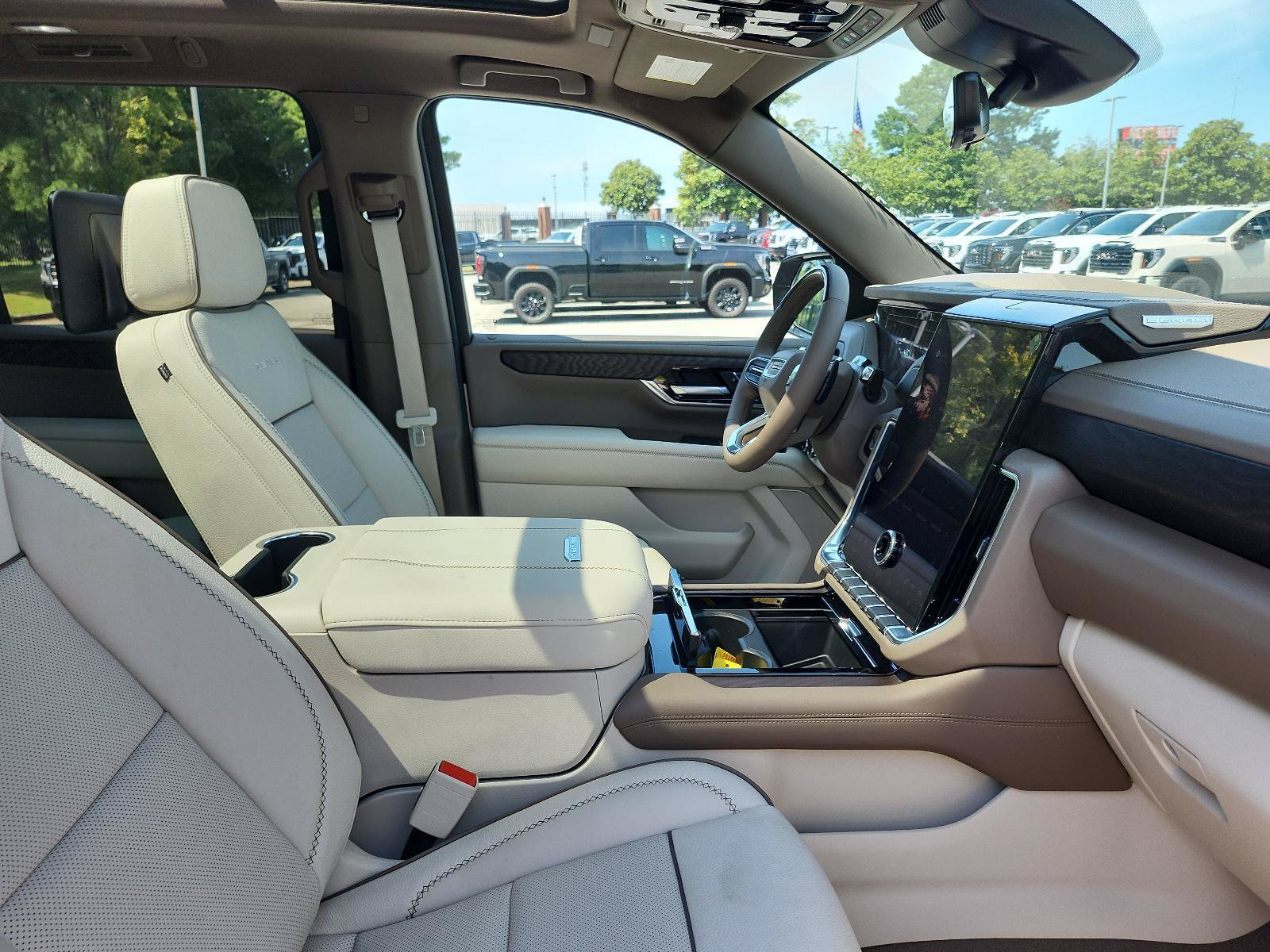 New 2026 GMC Yukon XL Denali w/ Denali Reserve Package AWD/4WD image 6