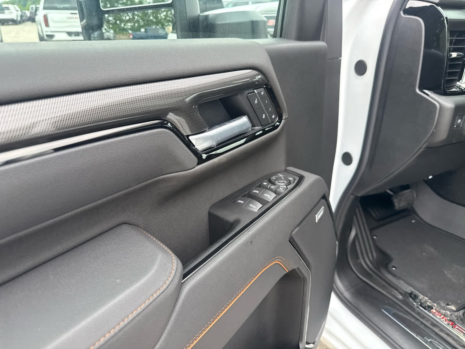 New 2026 GMC Sierra 2500 AT4 w/ Technology Package AWD/4WD image 13