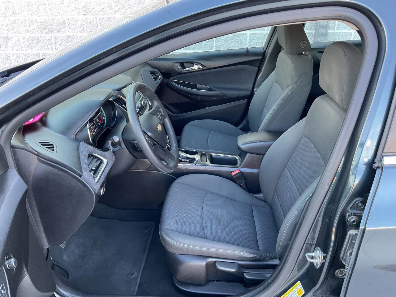 Used 2017 Chevrolet Cruze LT FWD image 13