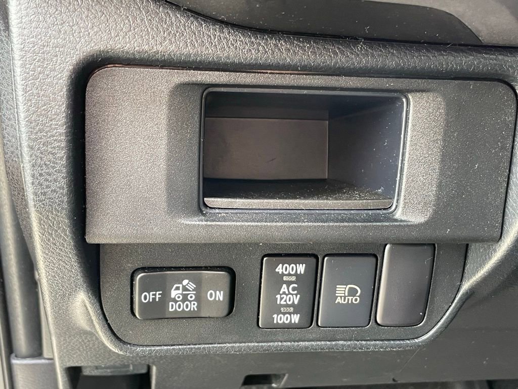 Used 2018 Toyota Tacoma TRD Off-Road AWD/4WD image 12