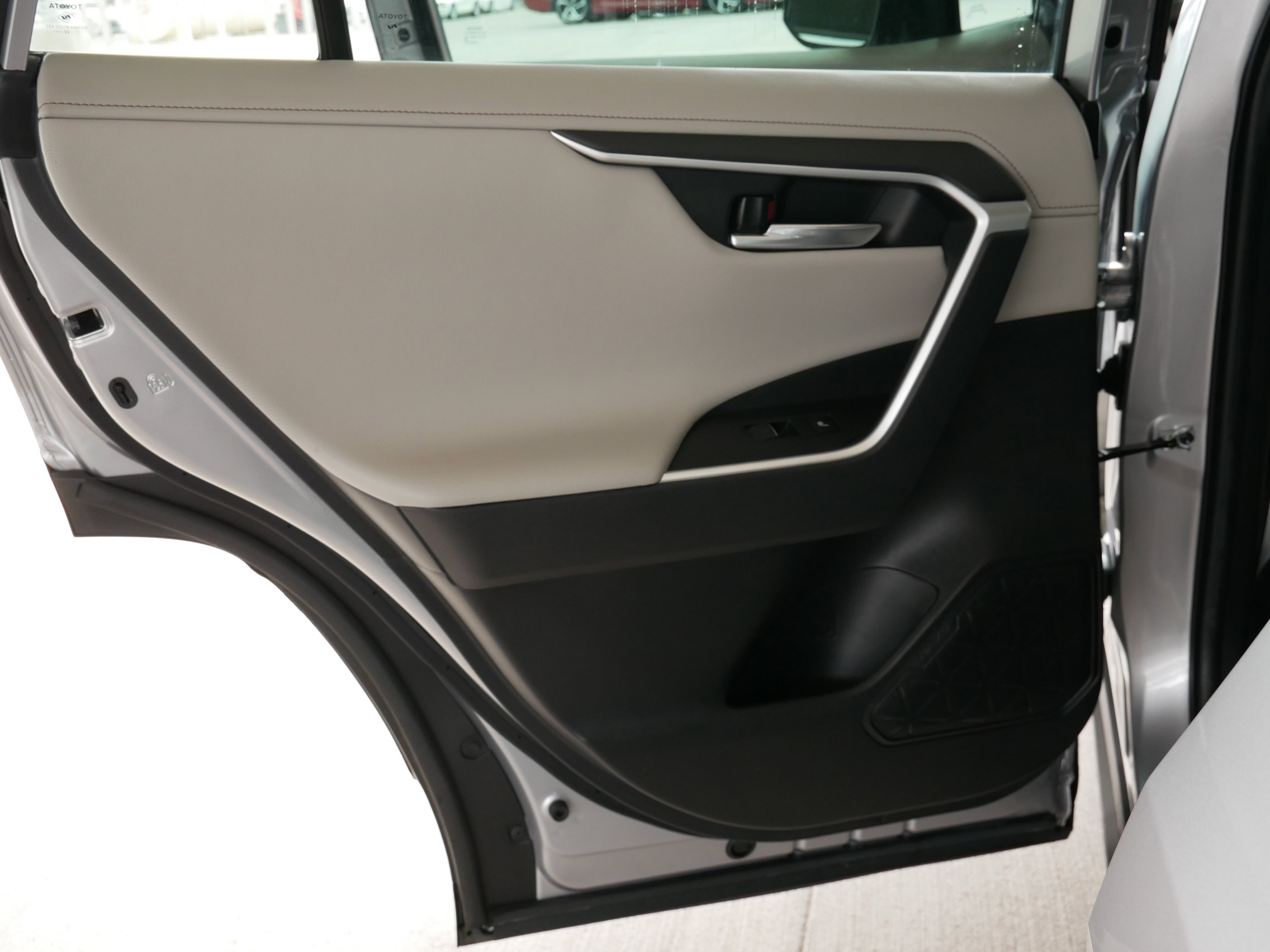 Used 2023 Toyota RAV4 Limited image 24