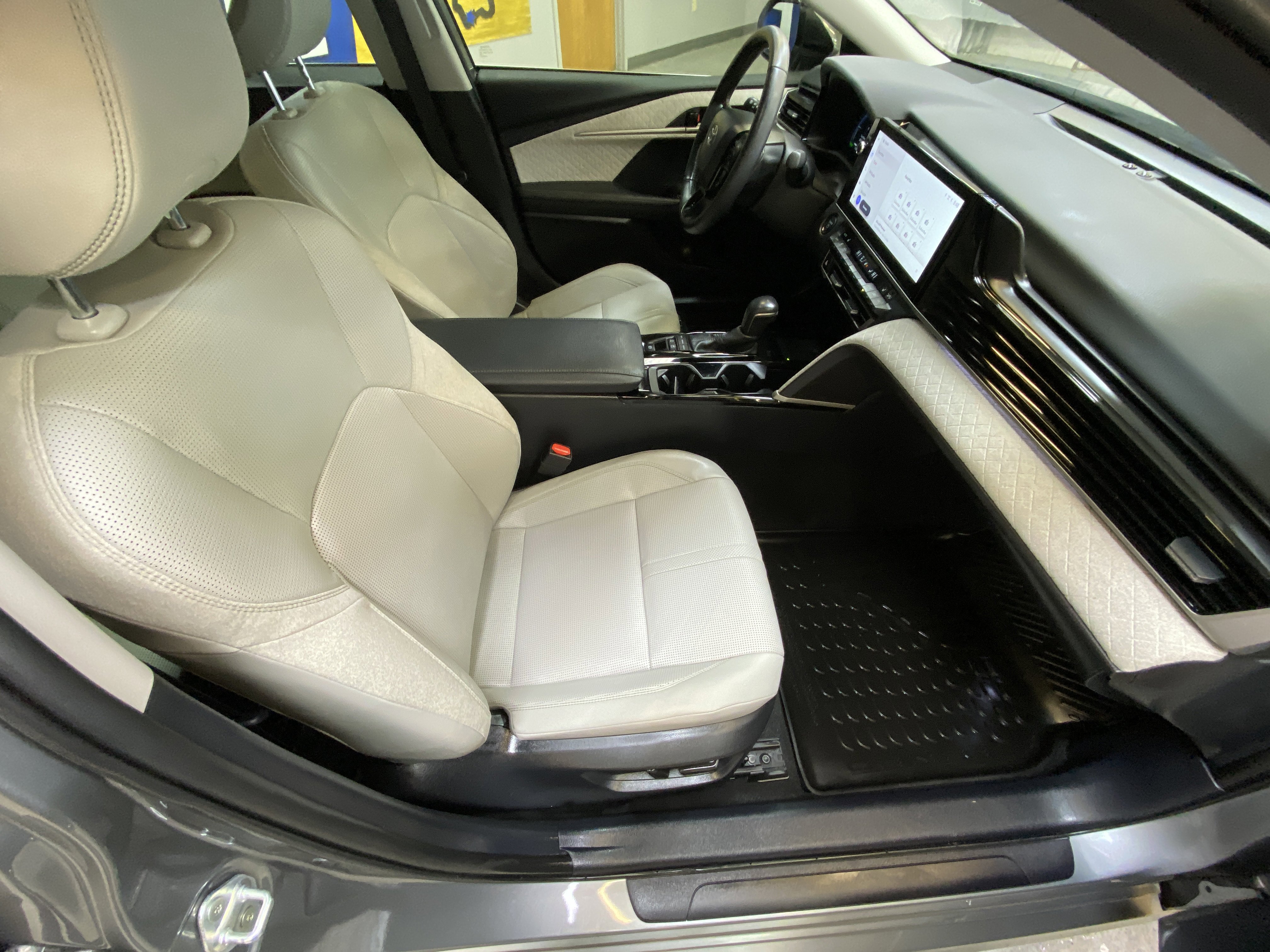 Used 2025 Toyota Camry XLE image 26