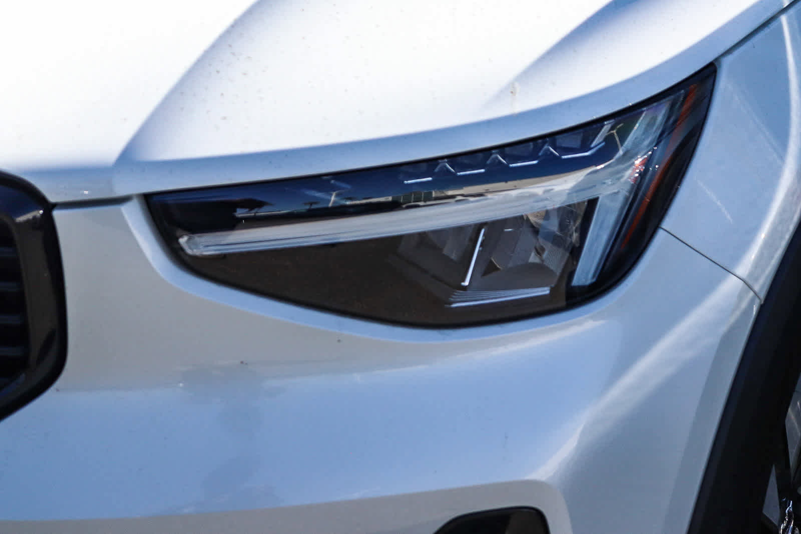 Used 2023 Volvo XC40 B5 Ultimate AWD/4WD image 2