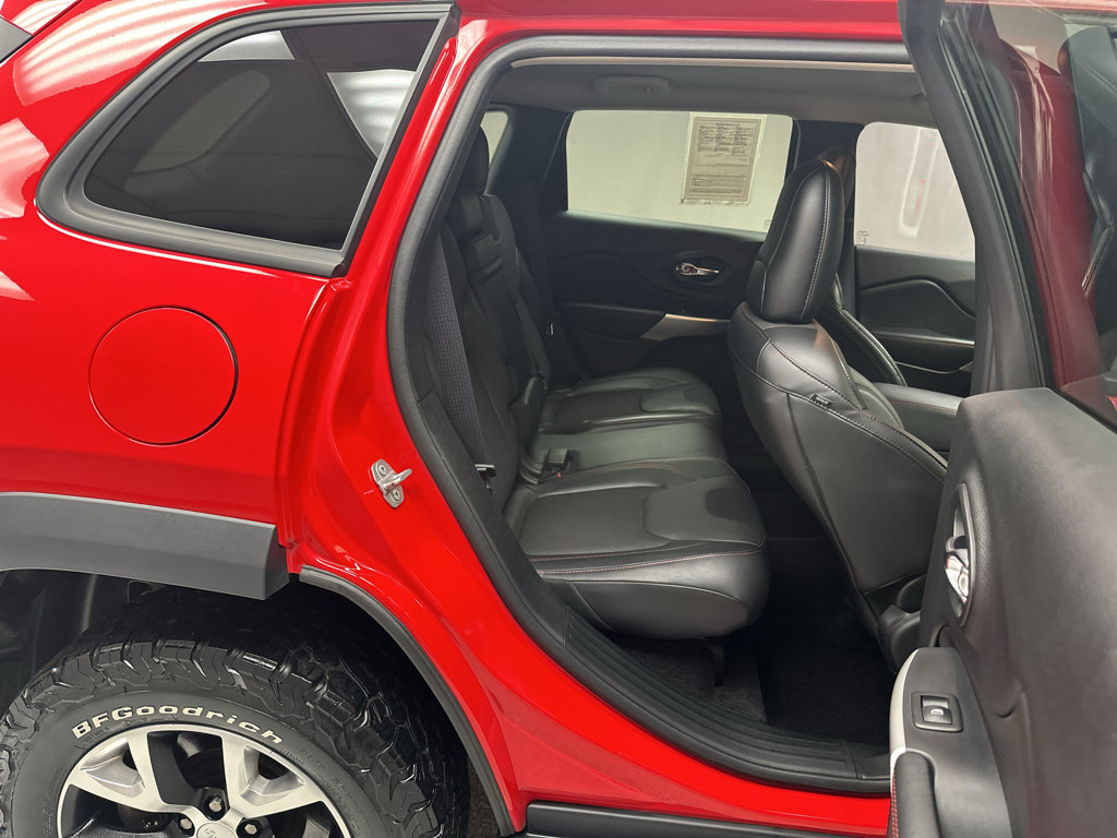 Used 2018 Jeep Cherokee Trailhawk w/ Cold Weather Group AWD/4WD image 21