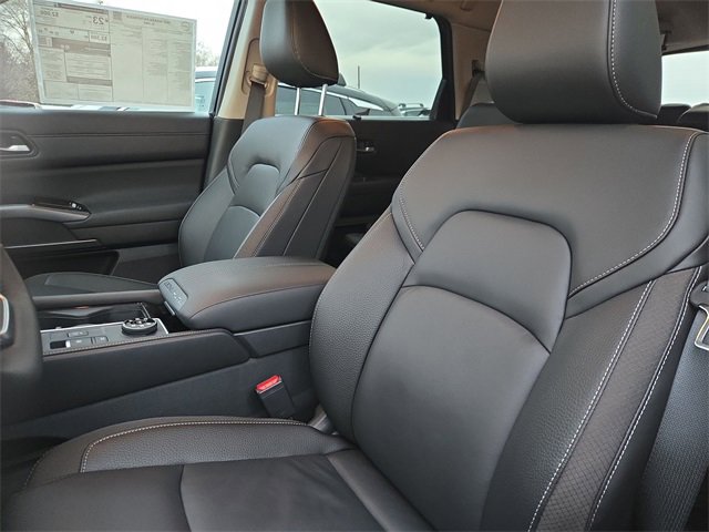 New 2025 Nissan Pathfinder SL image 11