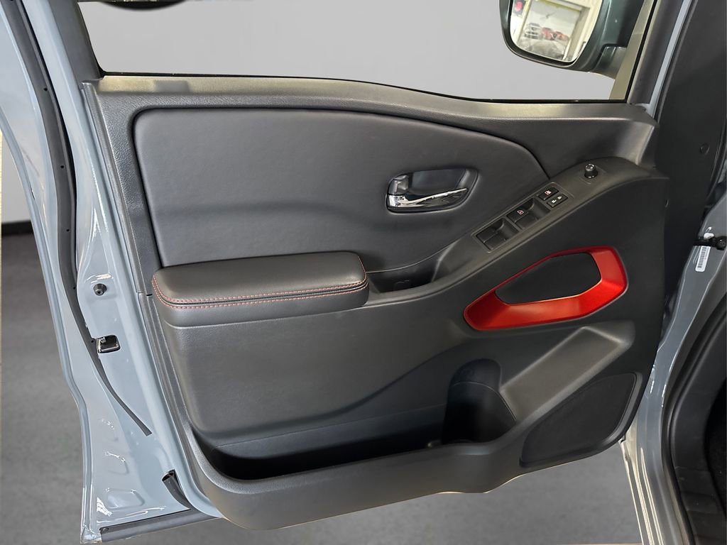 Certified 2025 Nissan Frontier PRO-4X image 22