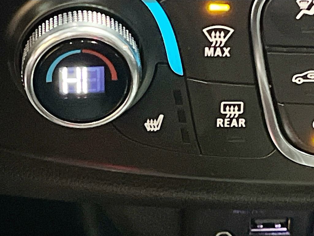 Used 2023 Chevrolet Traverse LT w/ LT Premium Package image 21