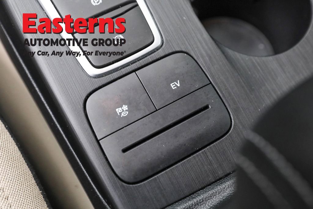 Used 2022 Ford Escape SE w/ Cold Weather Package image 22