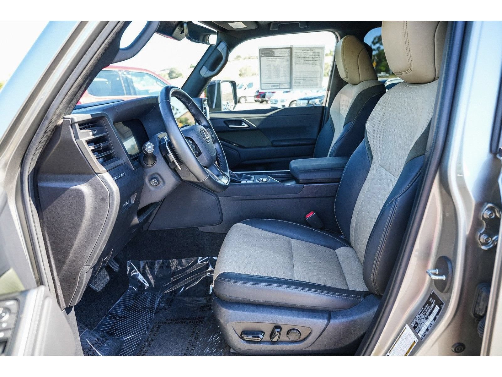 Used 2024 Lexus GX 550 AWD/4WD image 17