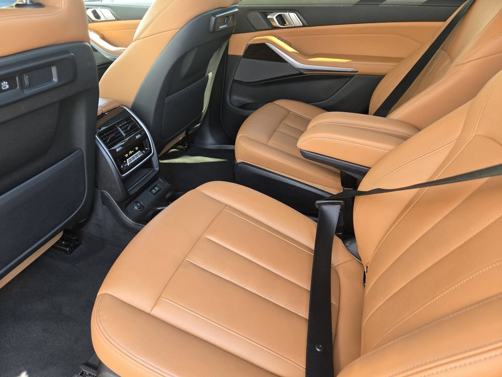 Used 2021 BMW X7 xDrive40i w/ M Sport Package AWD/4WD image 29