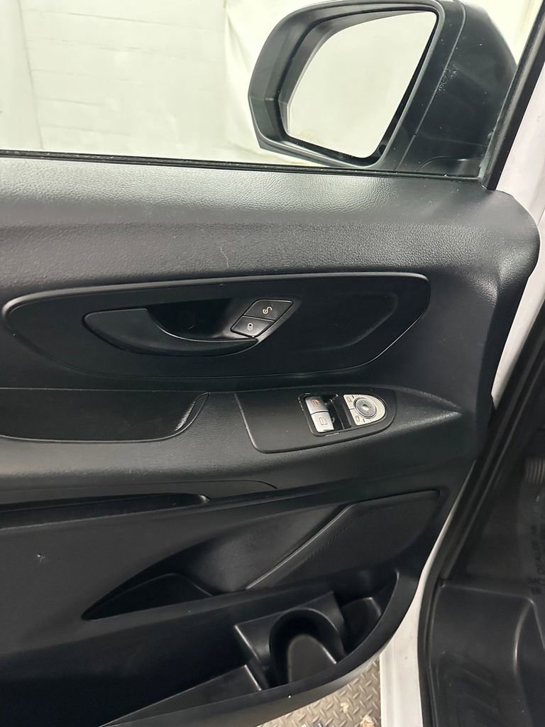 Used 2021 Mercedes-Benz Metris image 9