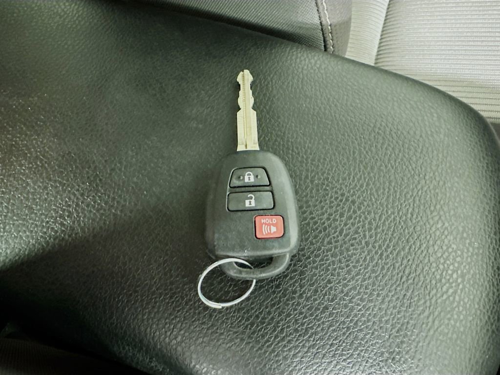 Used 2015 Toyota RAV4 XLE FWD image 39