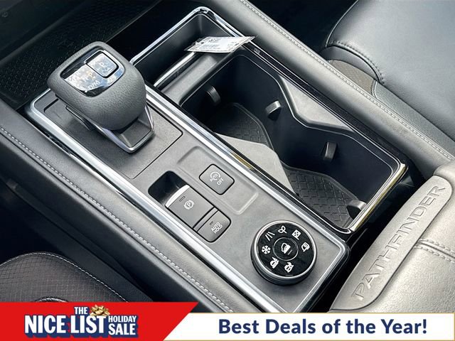 Used 2024 Nissan Pathfinder SL w/ Black Appearance Package image 17