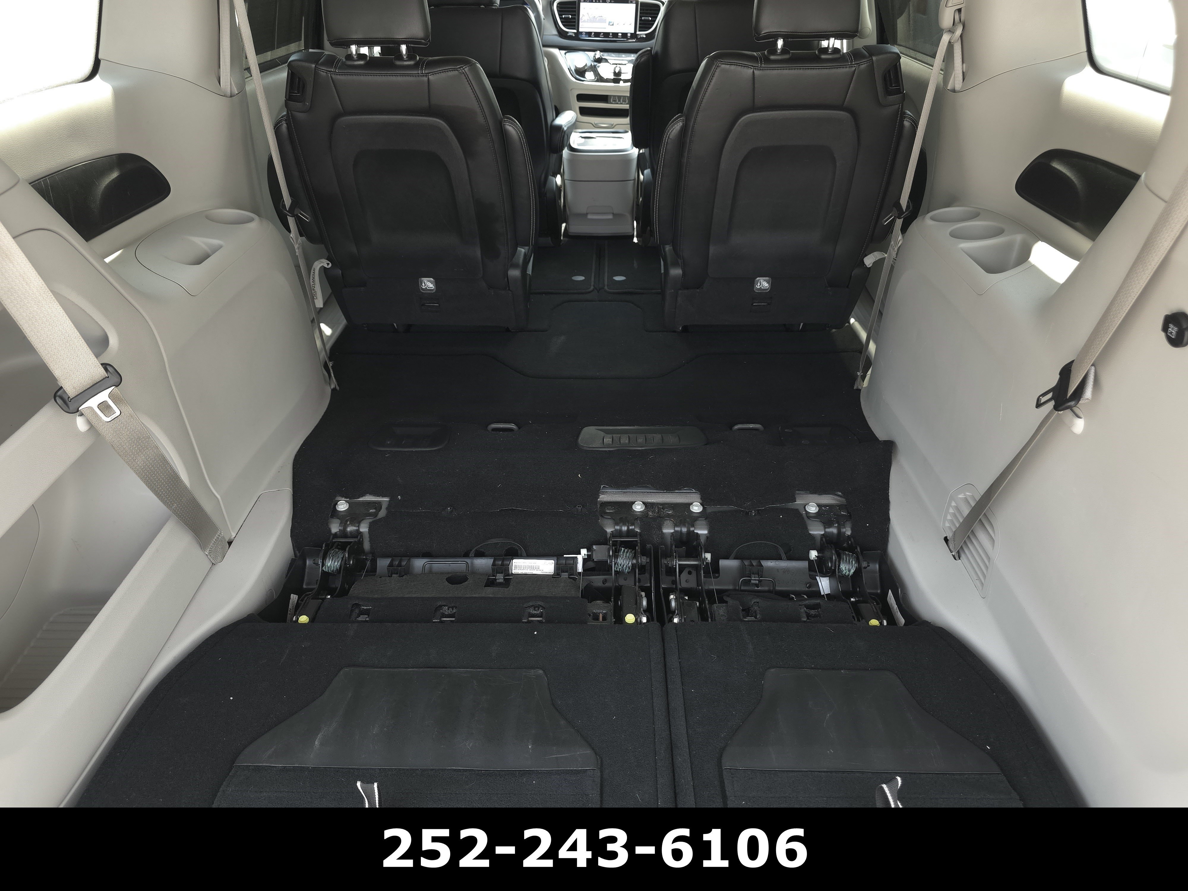 Used 2024 Chrysler Pacifica Touring-L FWD image 35