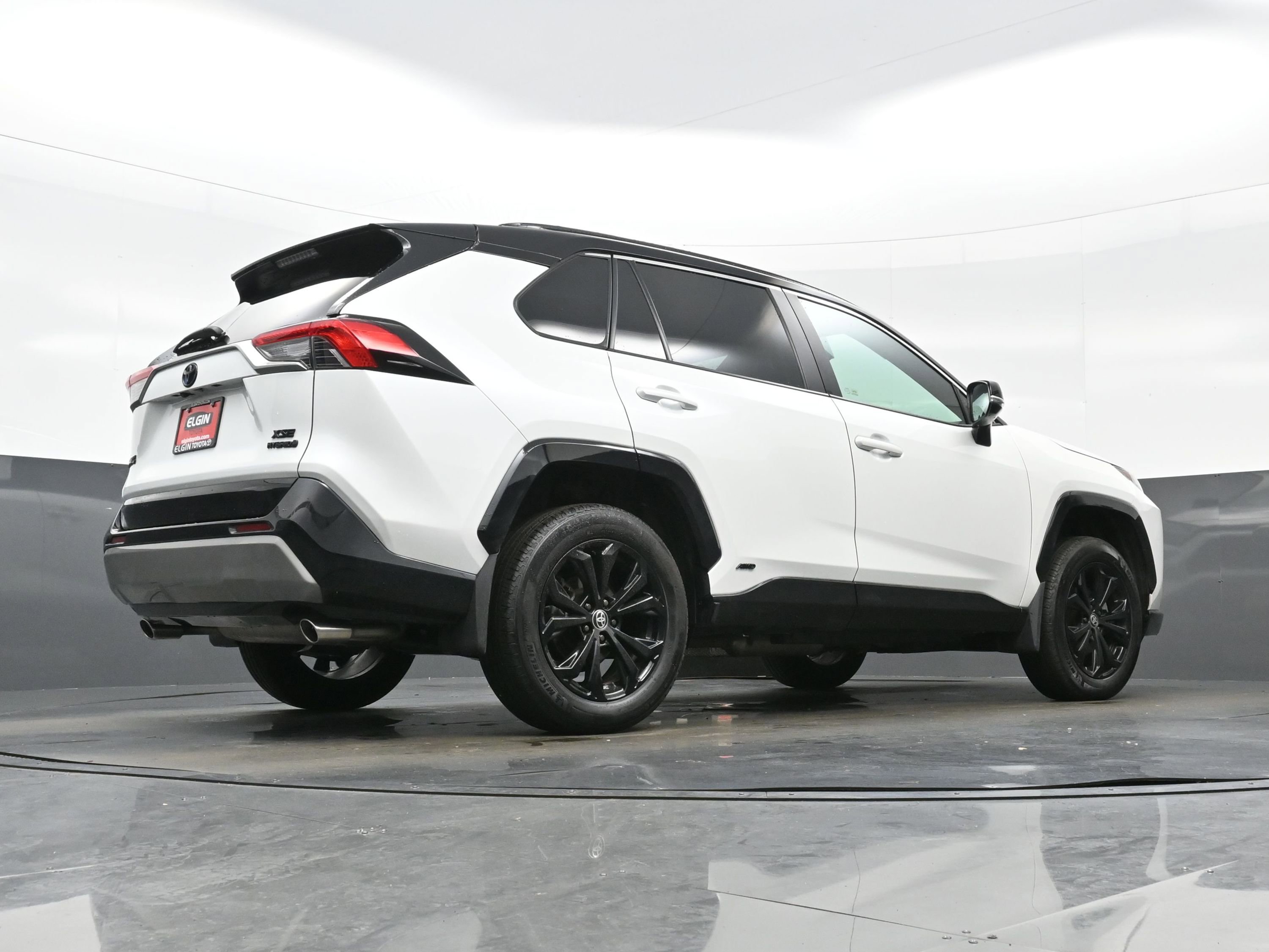 Used 2024 Toyota RAV4 XSE w/ Weather Package image 33