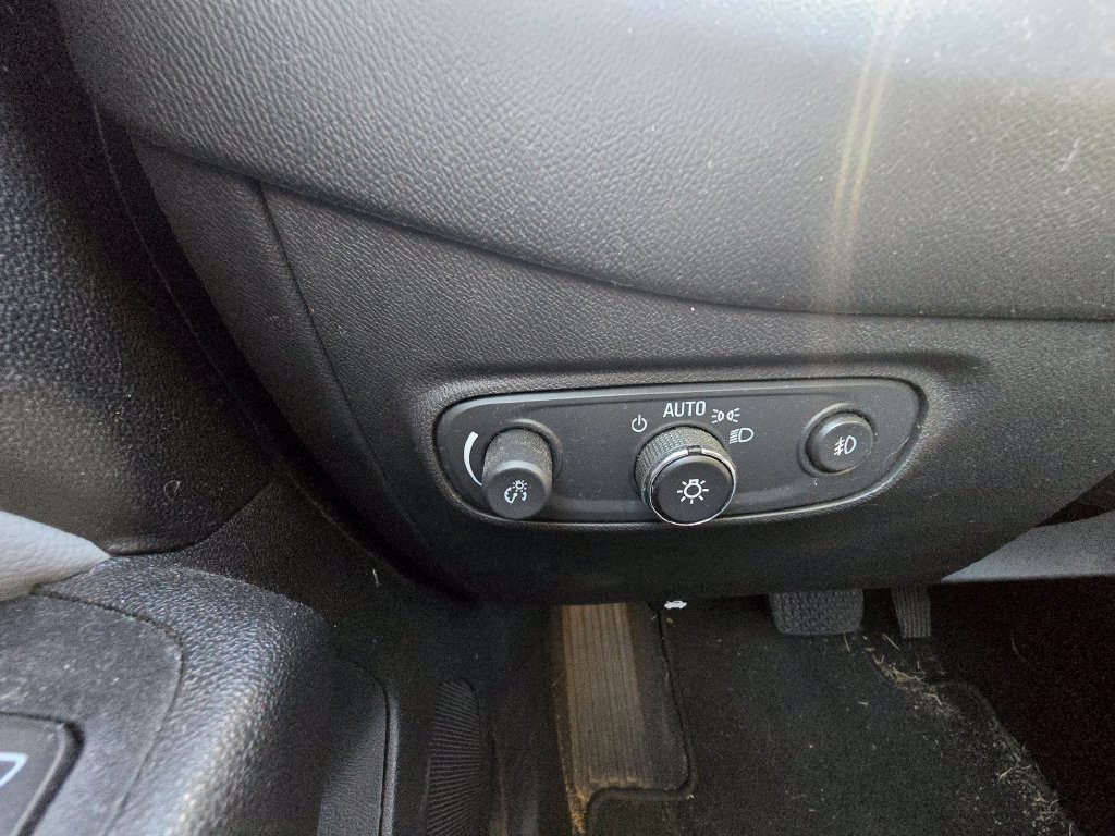 Used 2020 Chevrolet Equinox LT FWD image 23