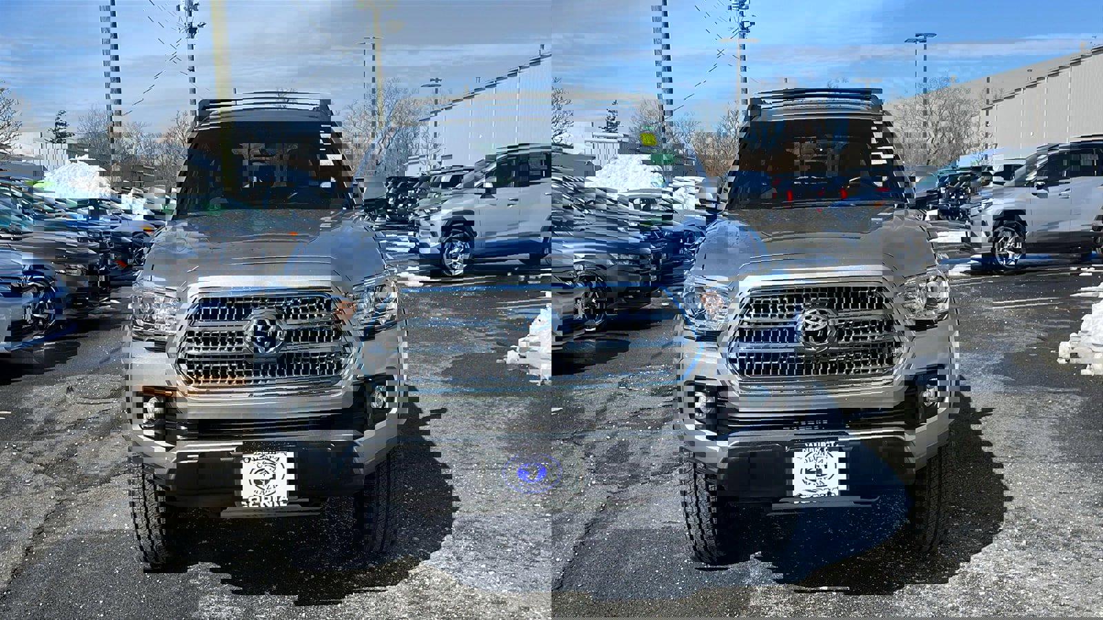 Used 2017 Toyota Tacoma TRD Off-Road image 2