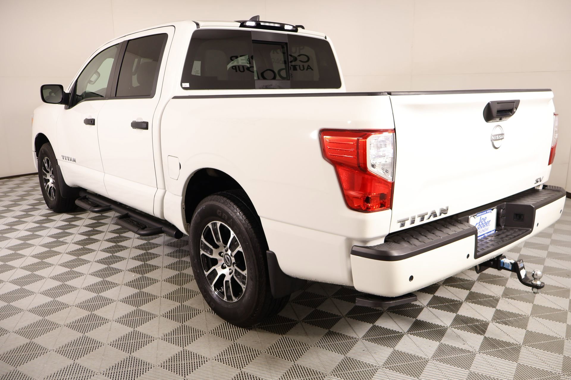 Used 2024 Nissan Titan SV w/ Accessory Utility Package RWD image 20
