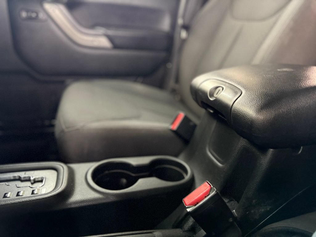 Used 2018 Jeep Wrangler Unlimited Sport S AWD/4WD image 36