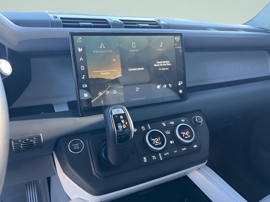 Used 2025 Land Rover Defender 110 S image 24