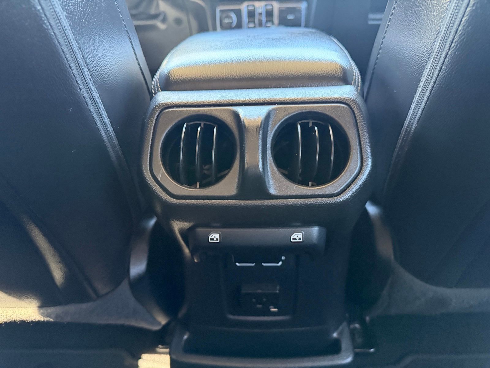 Used 2020 Jeep Wrangler Unlimited Sahara AWD/4WD image 27