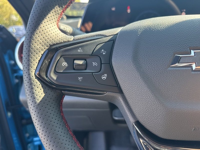 New 2025 Chevrolet Trax RS w/ Sunroof Package image 24