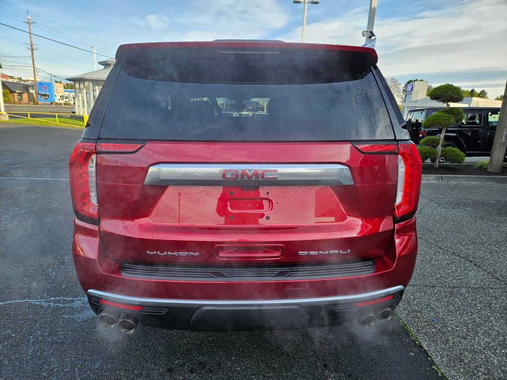 Used 2021 GMC Yukon Denali w/ Denali Premium Package image 4
