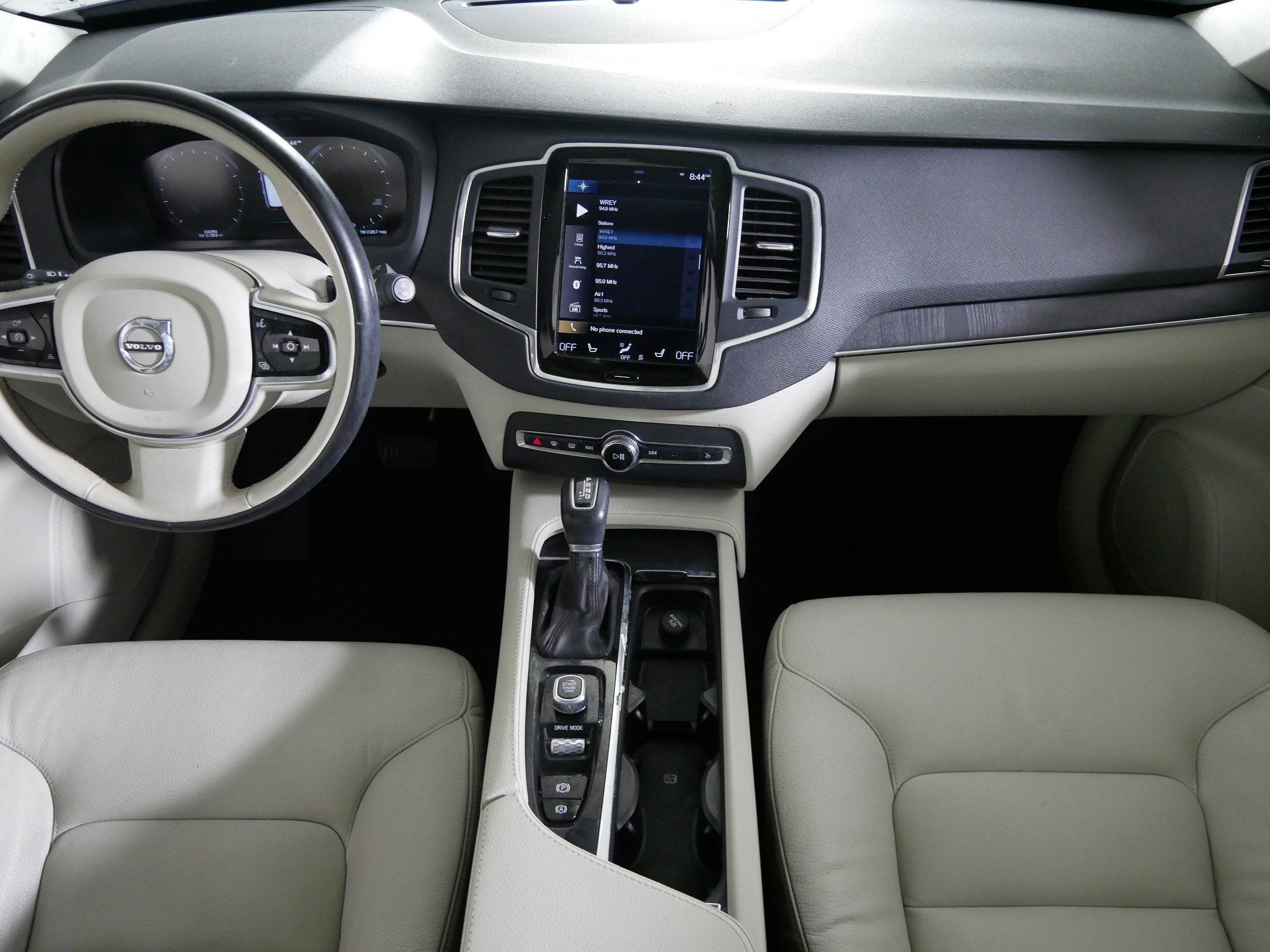 Used 2020 Volvo XC90 T6 Momentum image 10