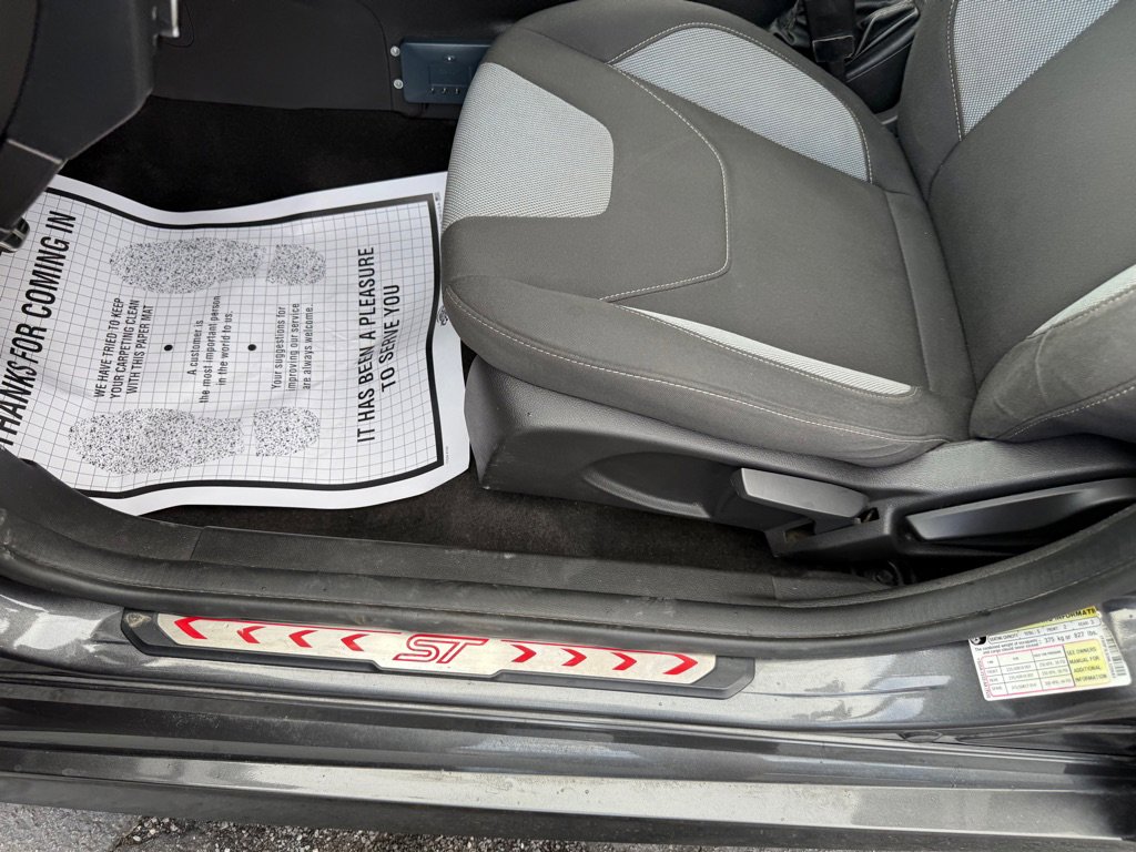 Used 2017 Ford Focus ST image 36