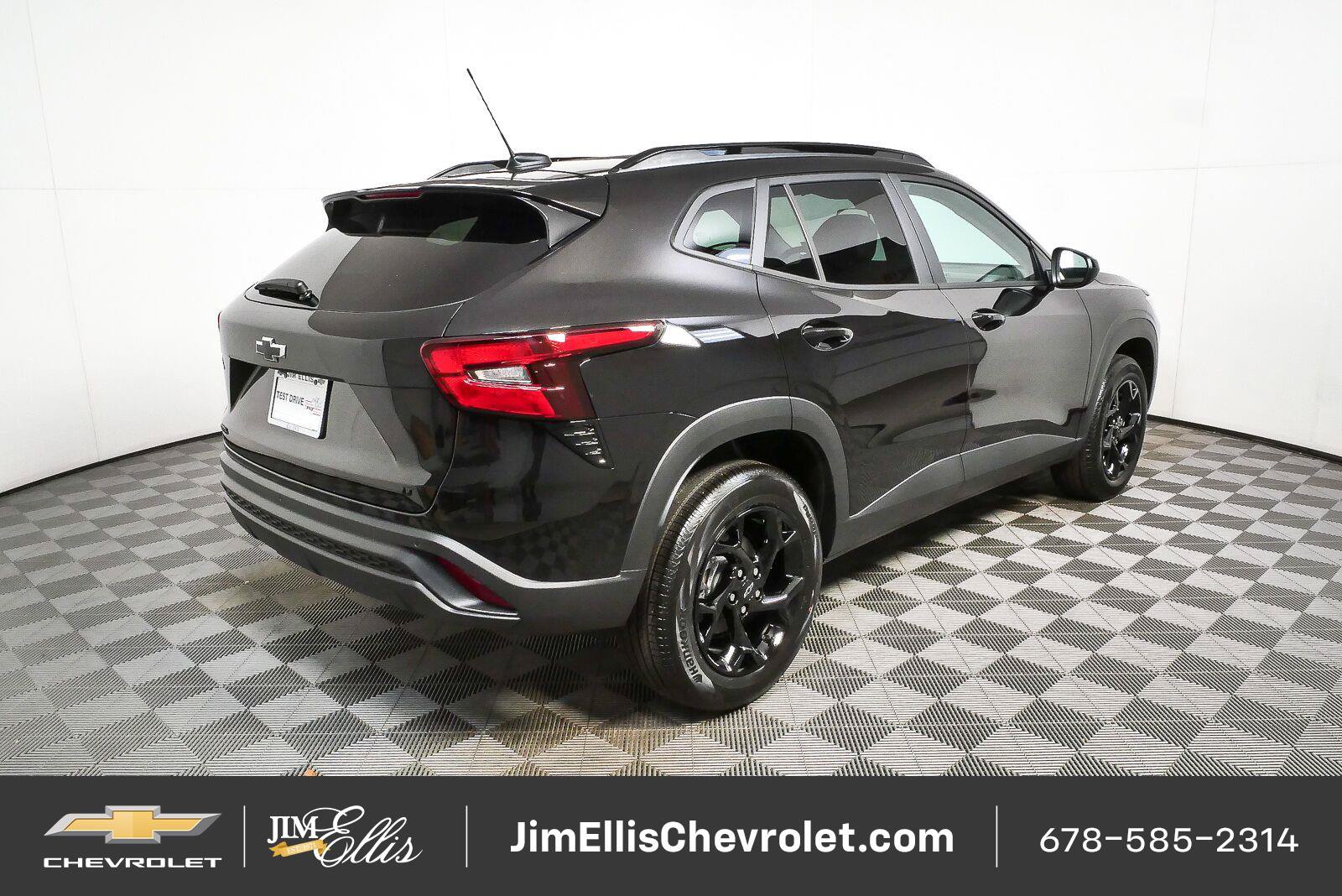 New 2026 Chevrolet Trax LT w/ Driver Confidence Package FWD image 3