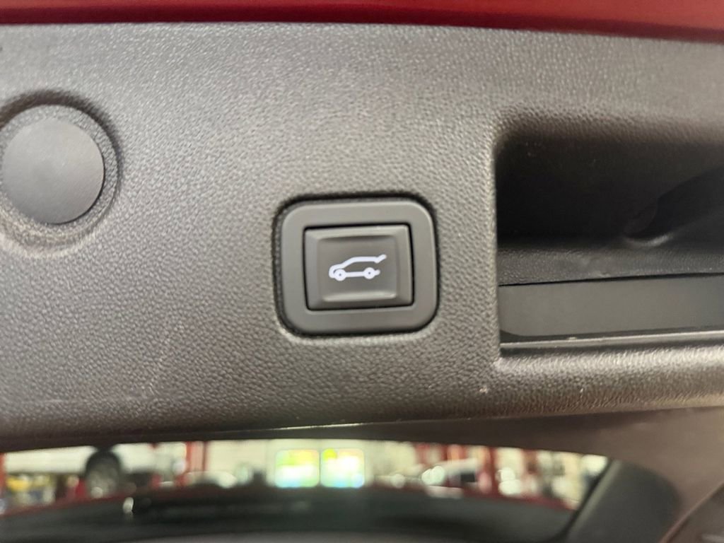 Used 2018 Chevrolet Equinox Premier AWD/4WD image 26