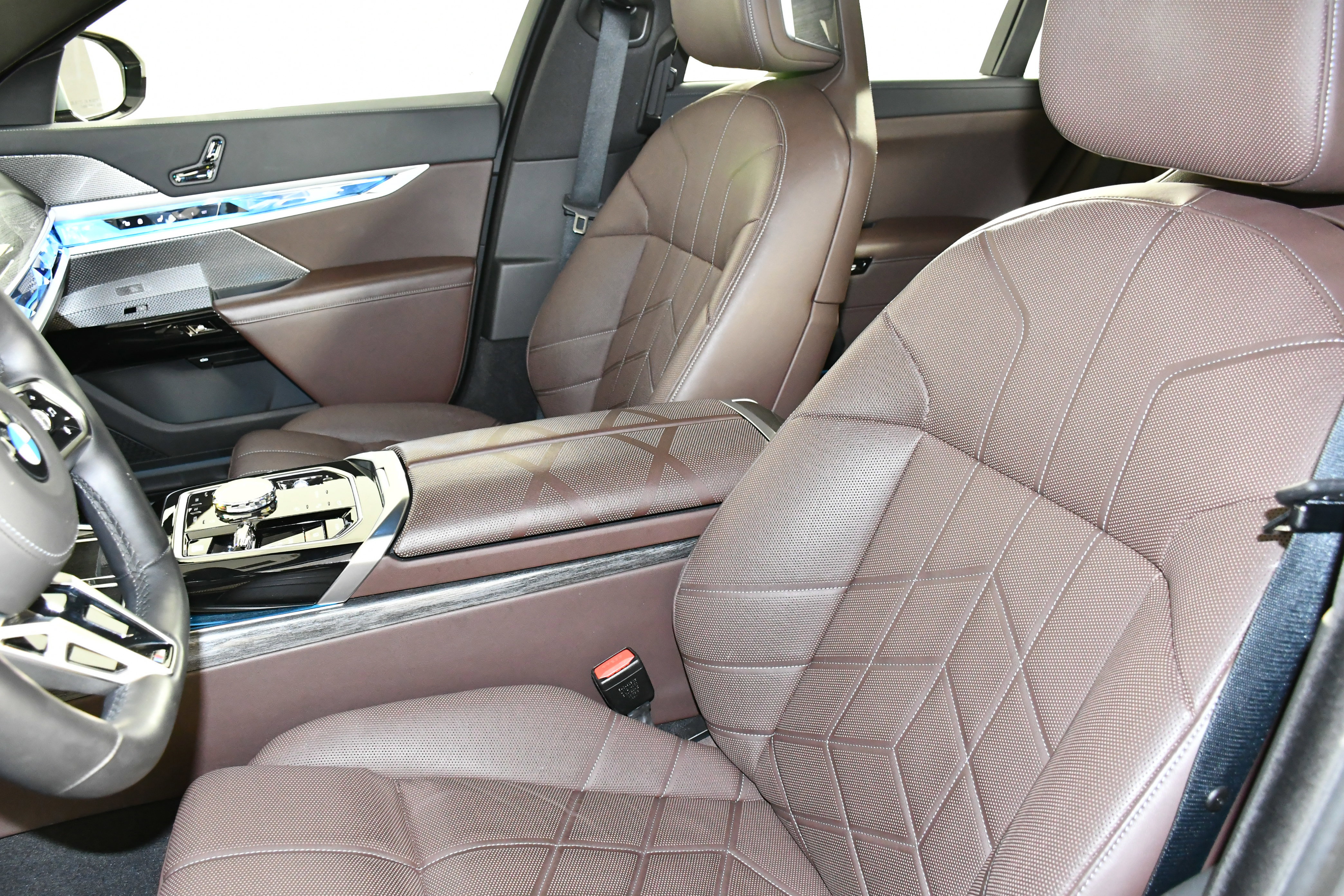 Used 2025 BMW 740i xDrive image 39