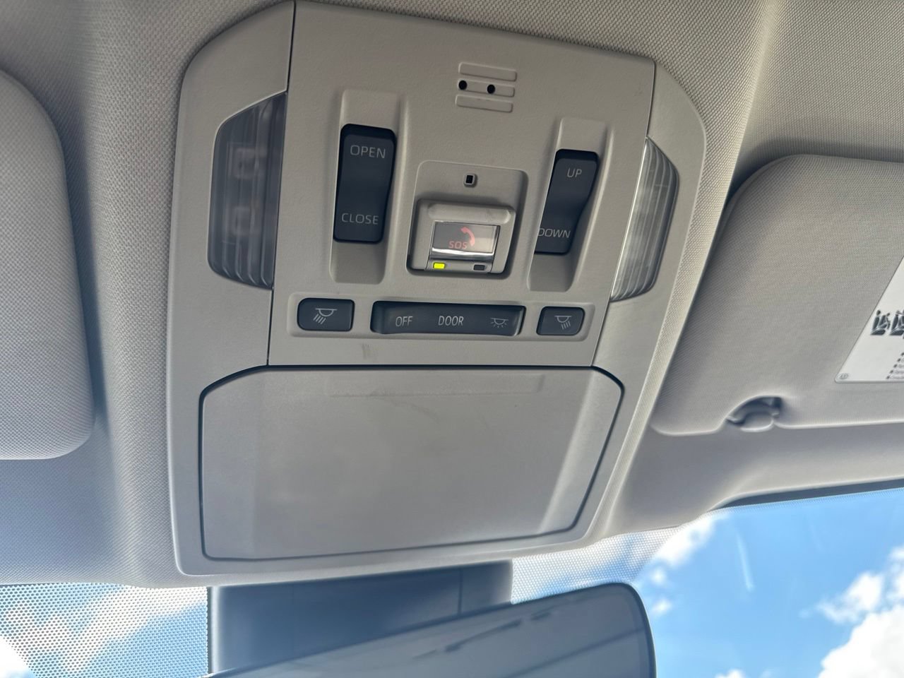 Used 2022 Toyota Highlander XLE FWD image 15