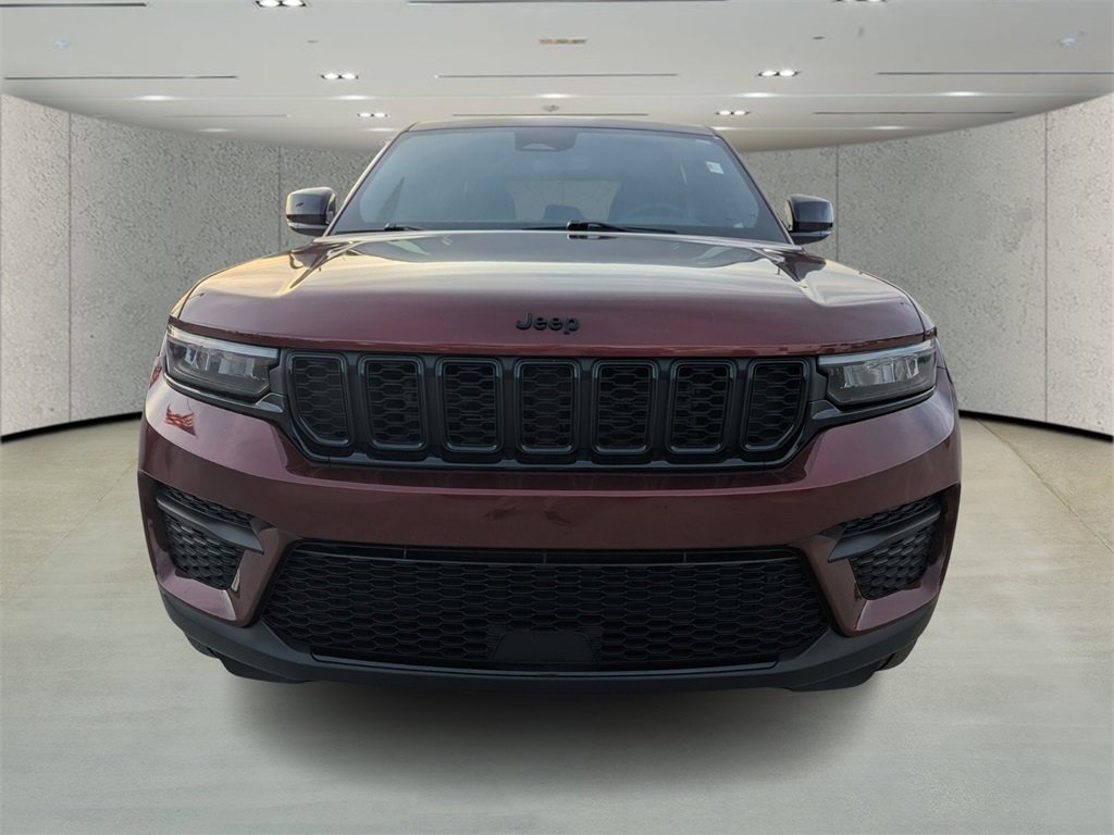 Used 2024 Jeep Grand Cherokee Altitude image 8