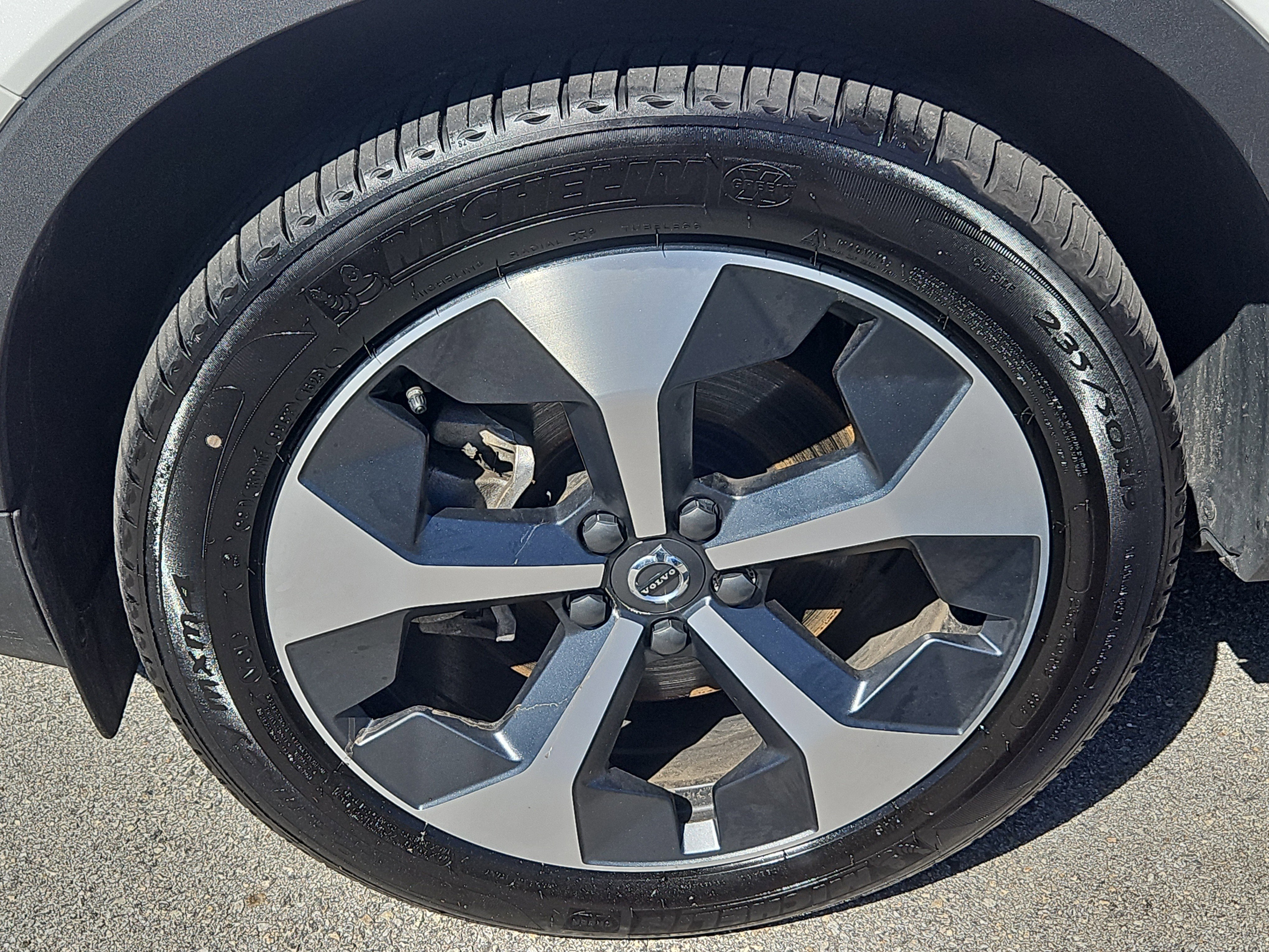 Used 2026 Volvo XC40 B5 Plus w/ Protection Package Premier image 4