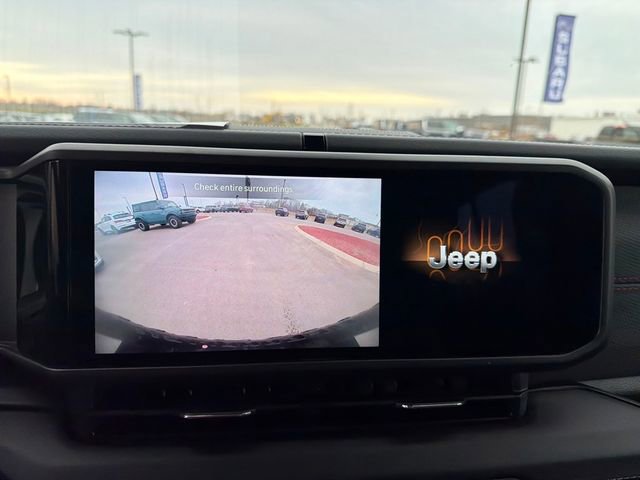 Used 2025 Jeep Wrangler Unlimited Rubicon AWD/4WD image 30