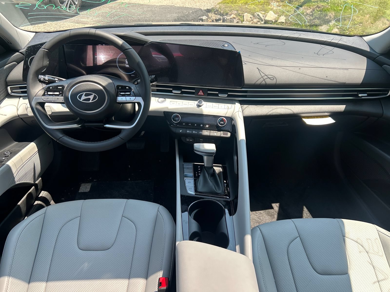 New 2025 Hyundai Elantra Limited FWD image 16